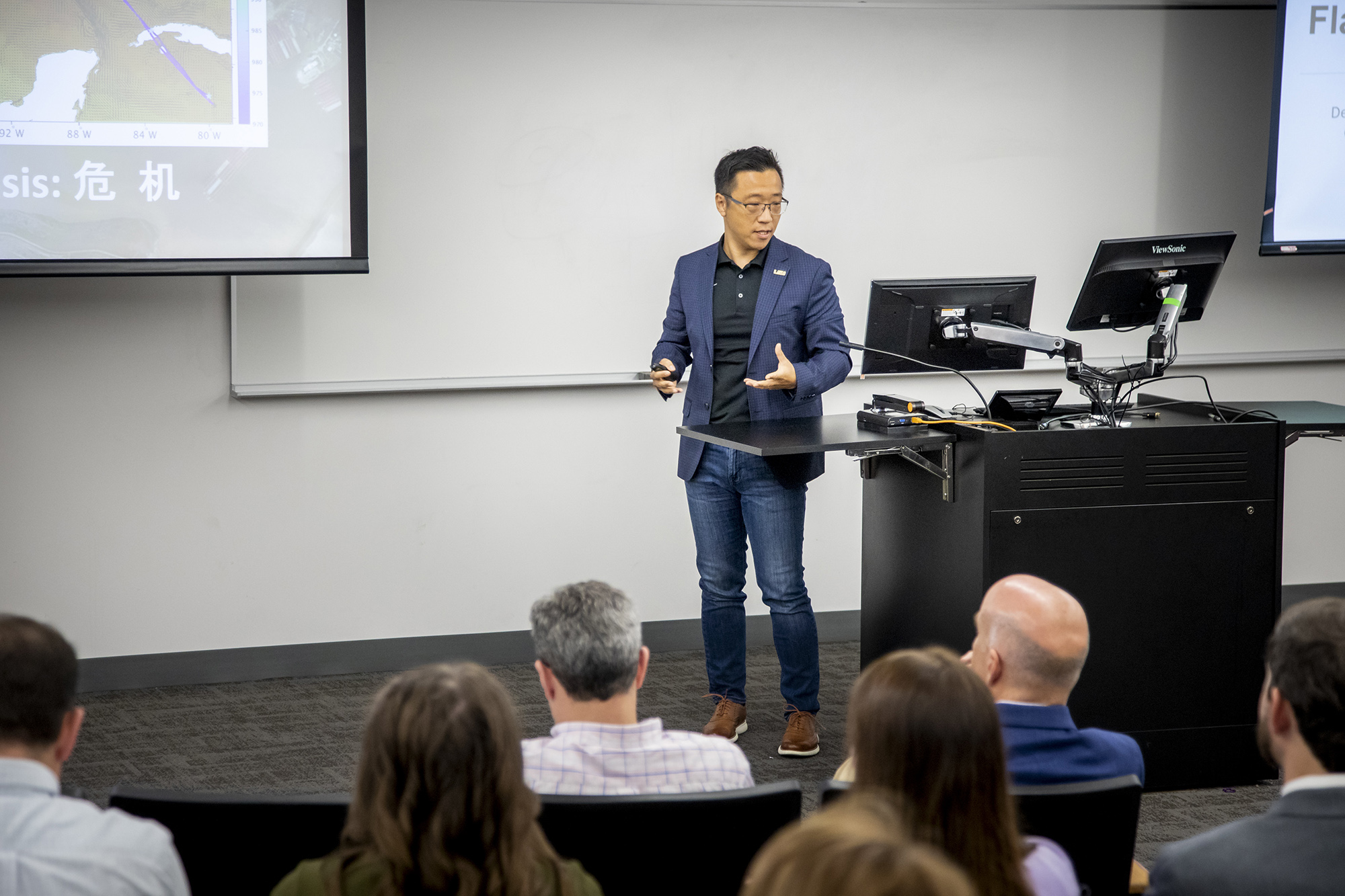 Z. George Xue talks to BRAC visitors