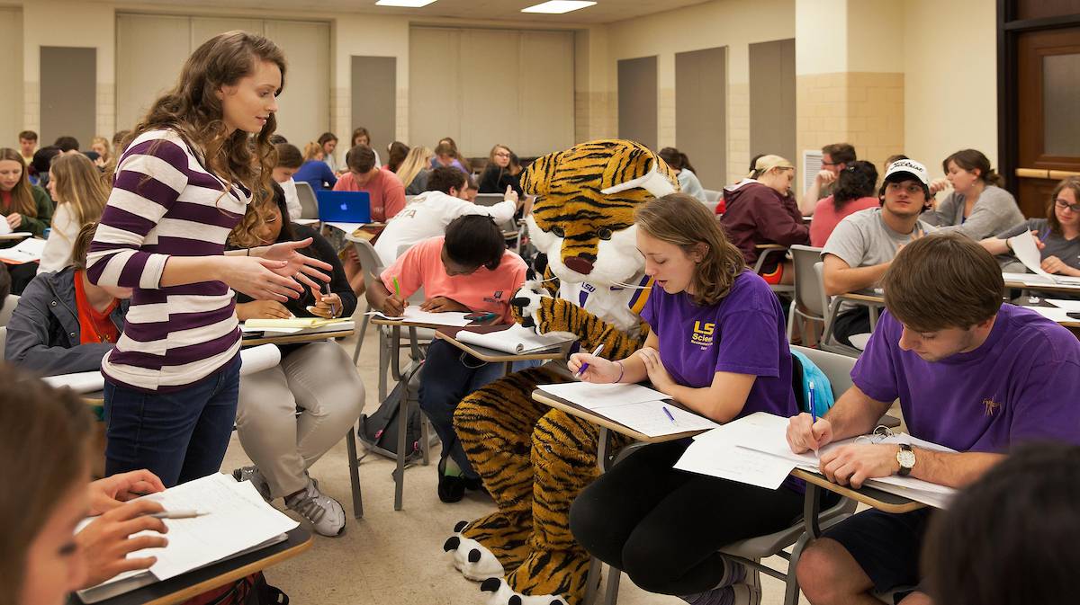 Mike the Tiger and students in a group tutoring session