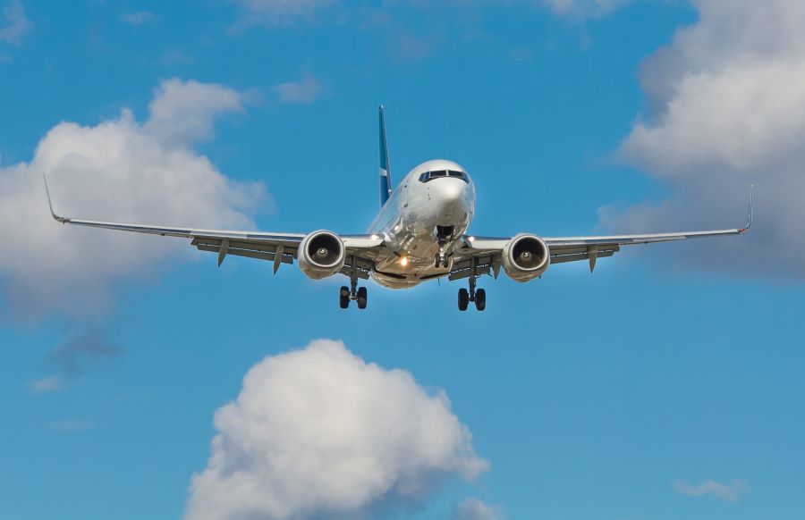 airplane, viewed from the front